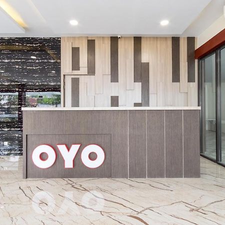 OYO 727 Merlion Hotel Medan Exterior foto