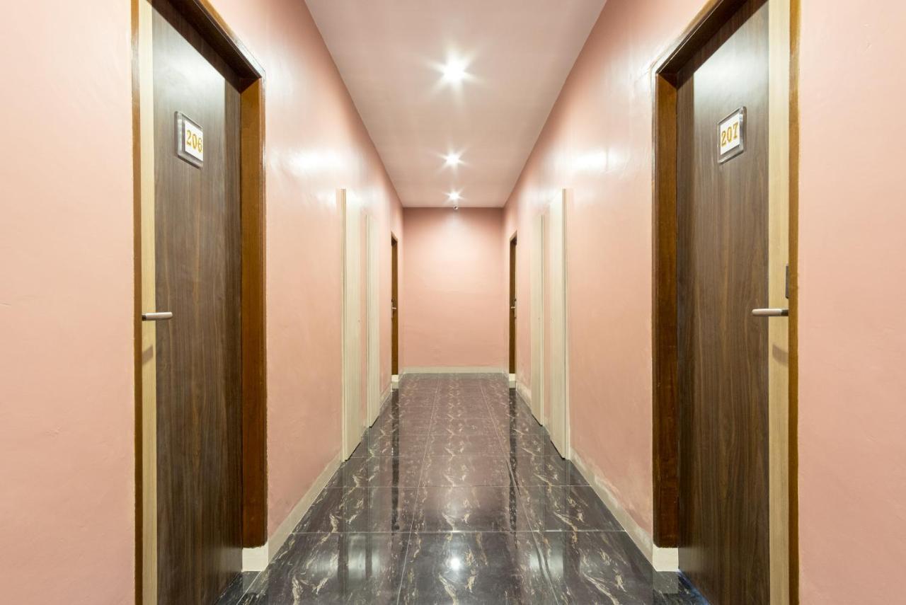 OYO 727 Merlion Hotel Medan Exterior foto